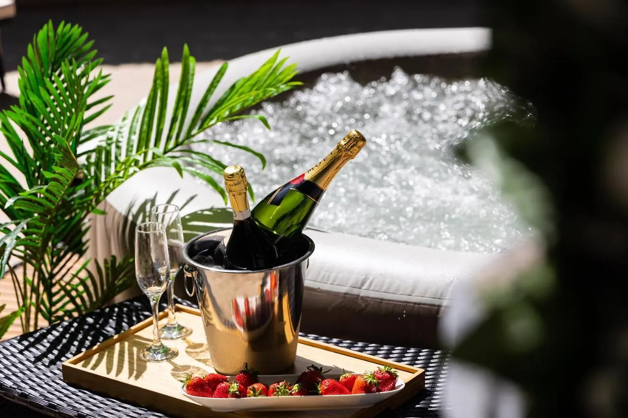 Oasis Luxury Apartment With Terrarce And Jacuzzi Split