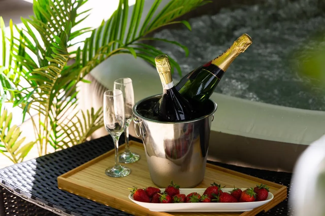Oasis Luxury Apartment With Terrarce And Jacuzzi Split 0*,