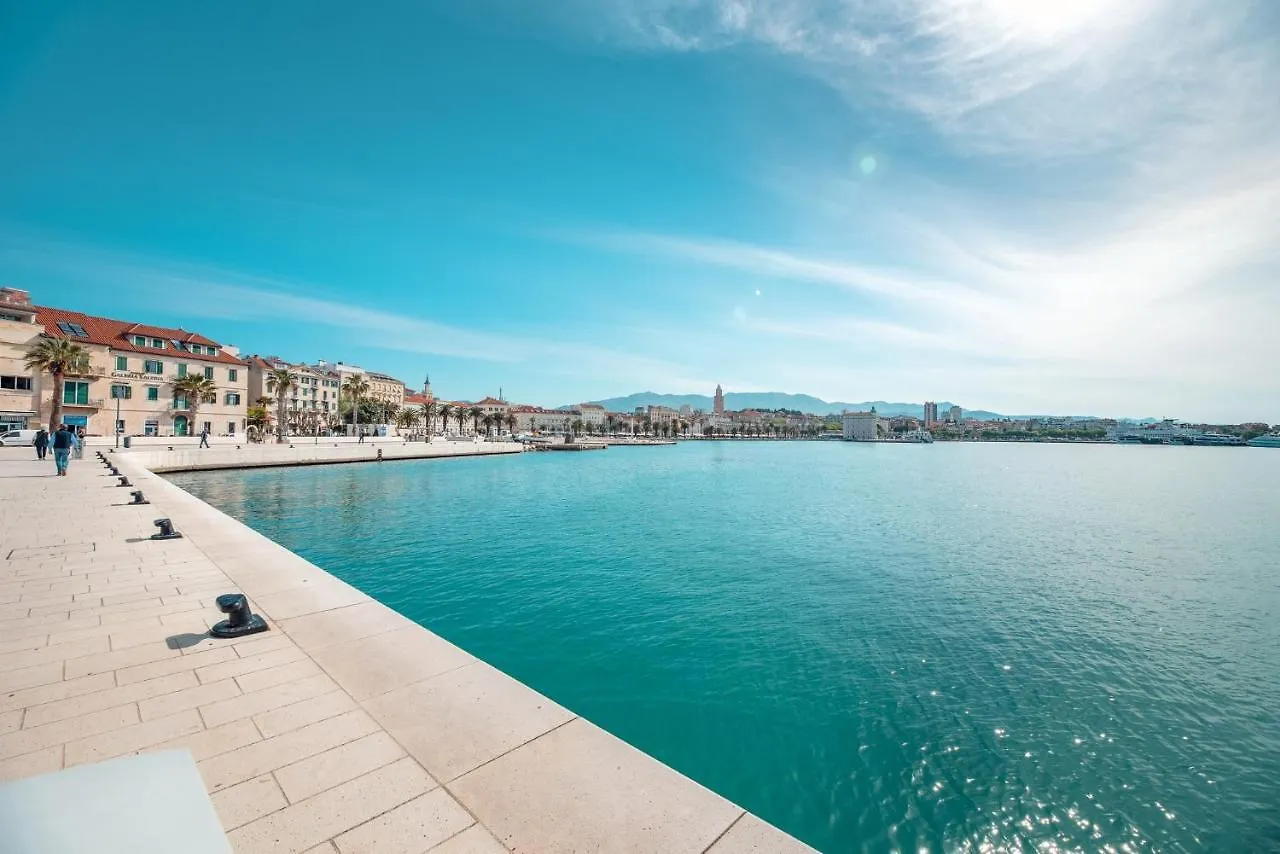 Oasis Luxury Apartment With Terrarce And Jacuzzi Split