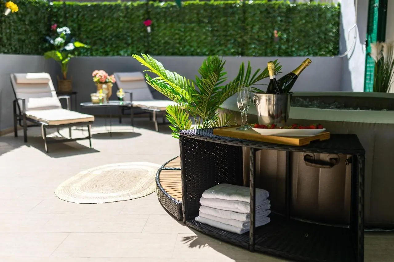 Oasis Luxury Apartment With Terrarce And Jacuzzi Split
